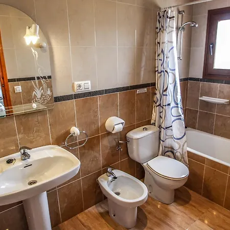 Juanjo - Lovely Detached In Βίλα