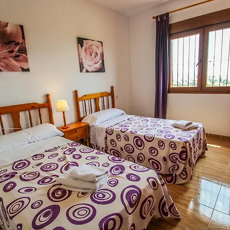 Juanjo - Lovely Detached In Βίλα